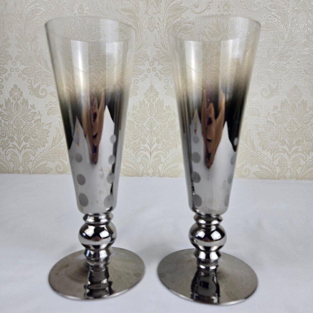 Pair of Platinum Silver Ombre Glass Flutes Circle Detail Decoration